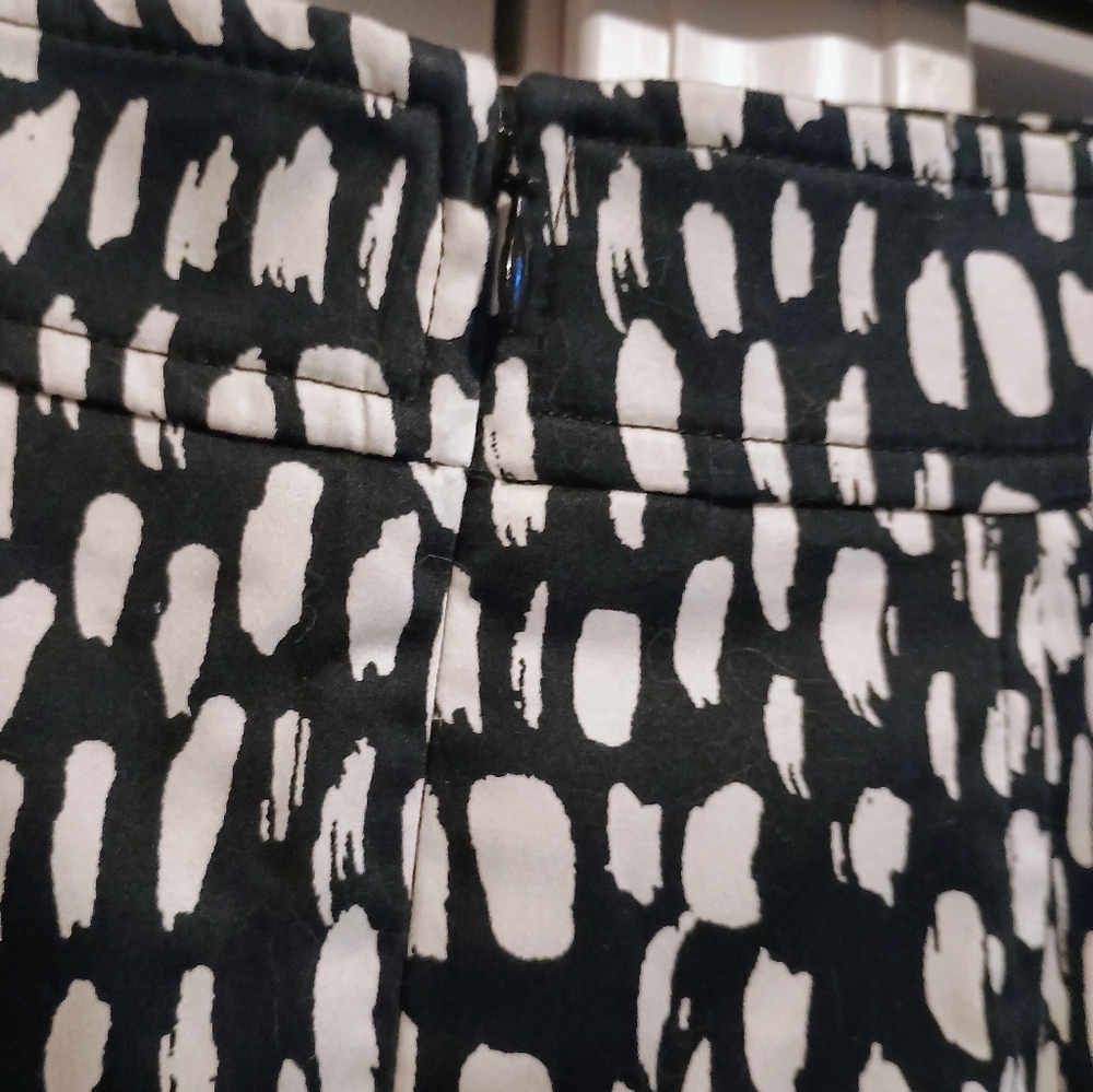 Ann Taylor Lightweight Lined Black White Pencil Skirt Back Zipper Women's Size 2 - Picture 7 of 9
